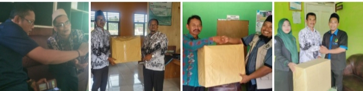 Pemberian Kenang Kenangan dalam Acara Promosi SMK ke MTs dan SMP